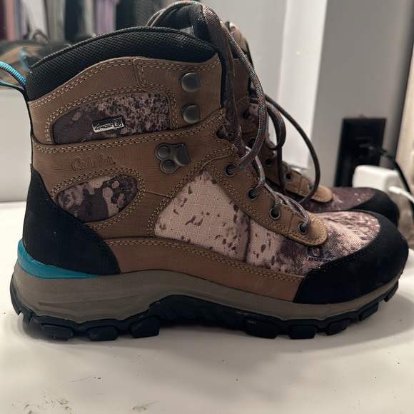 Hiking boots **NEVER WORN** - Picture 2 of 5